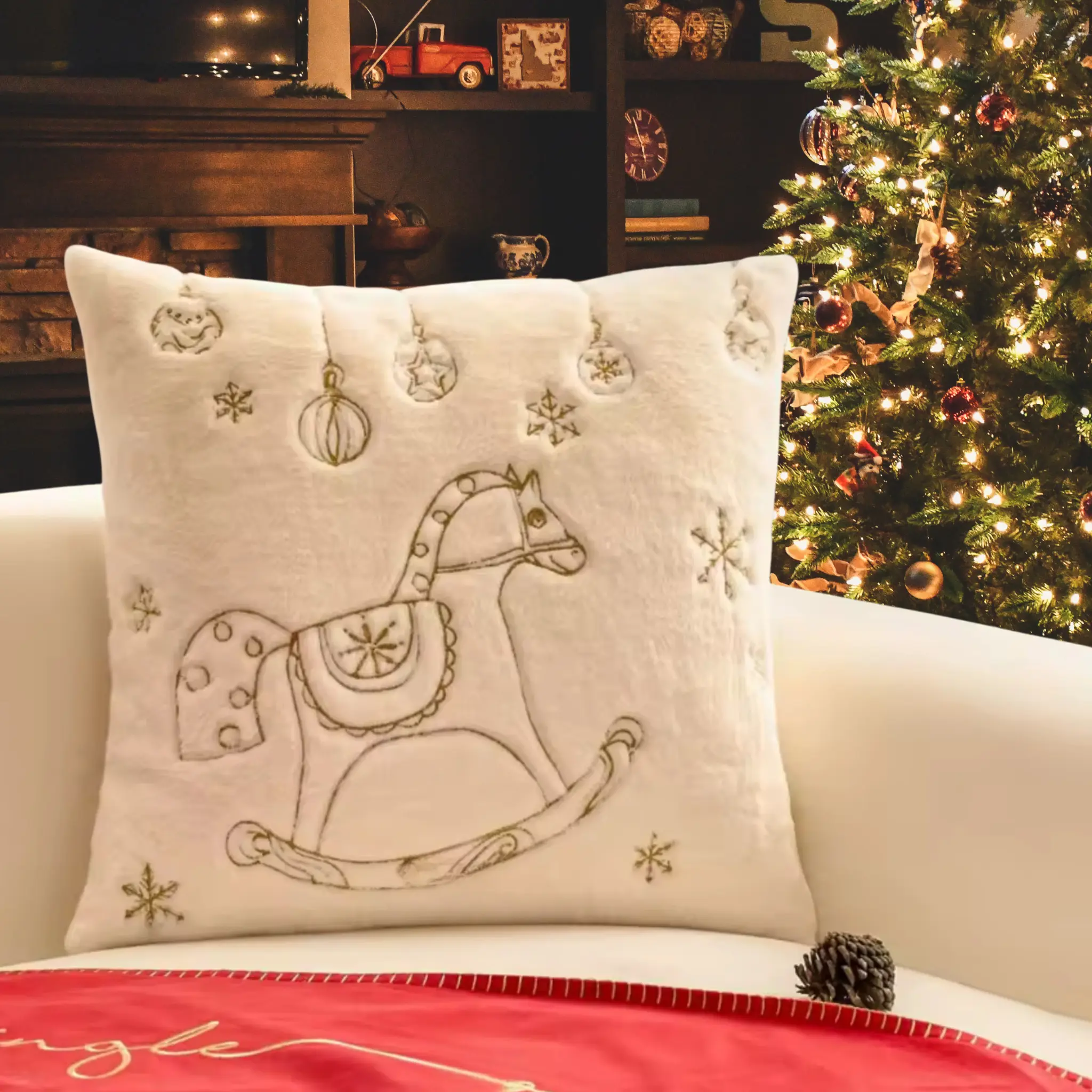 Housse de coussin brodée en peluche Fééries Mancelya