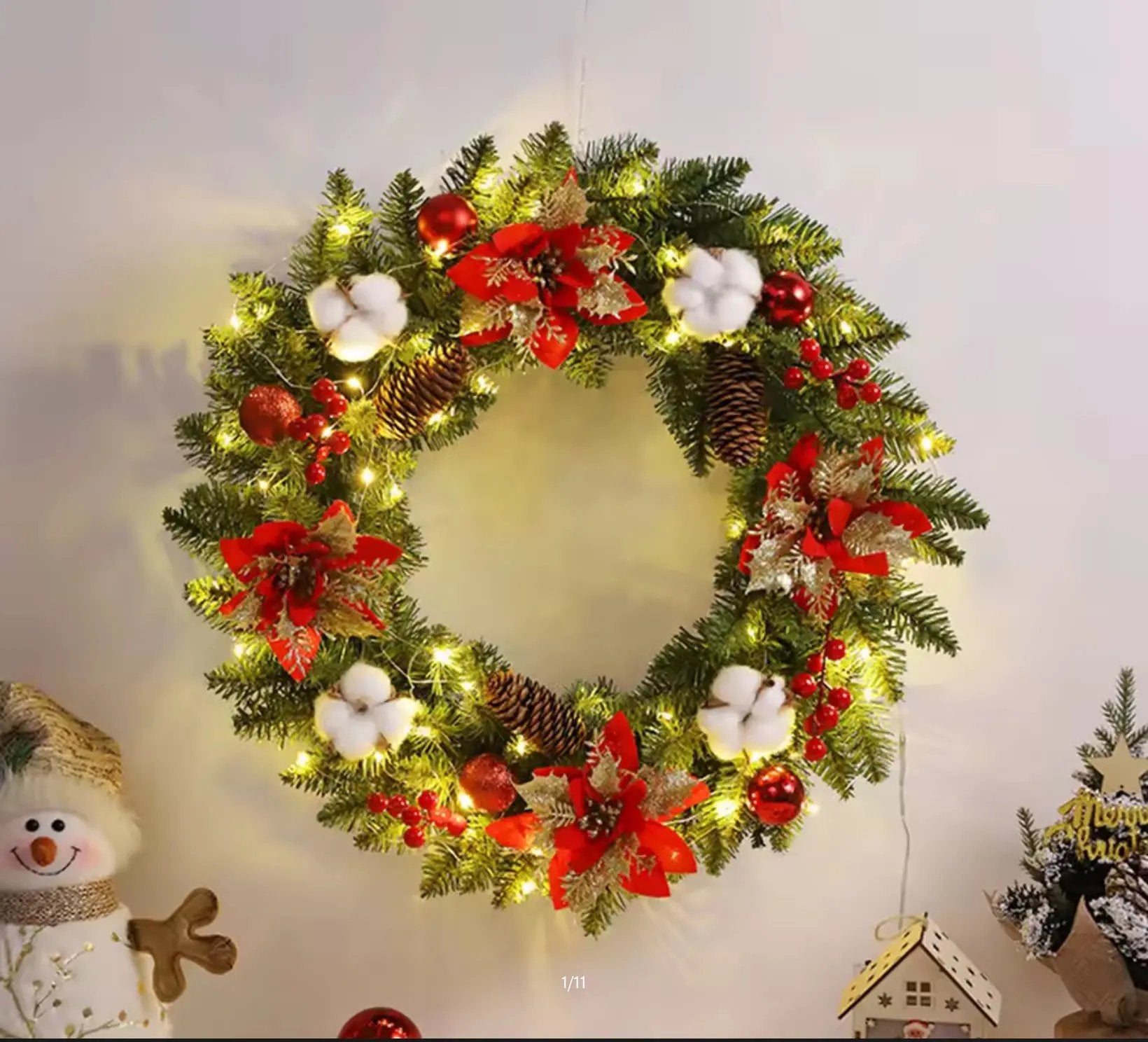 Couronne de noël de fleurs artificielles et pommes de pin lumineuse Fééries Mancelya