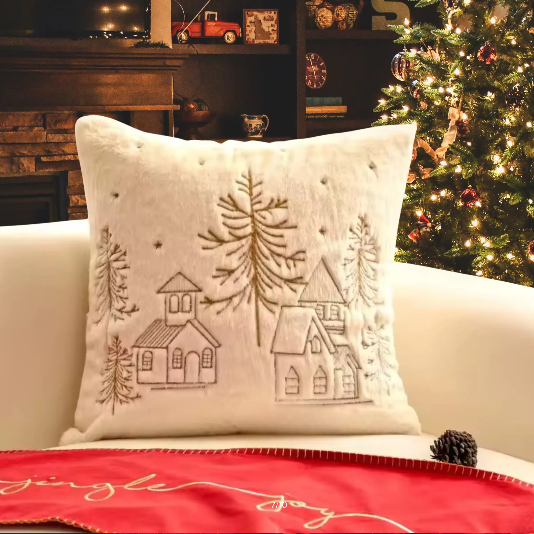 Housse de coussin brodée en peluche Fééries Mancelya