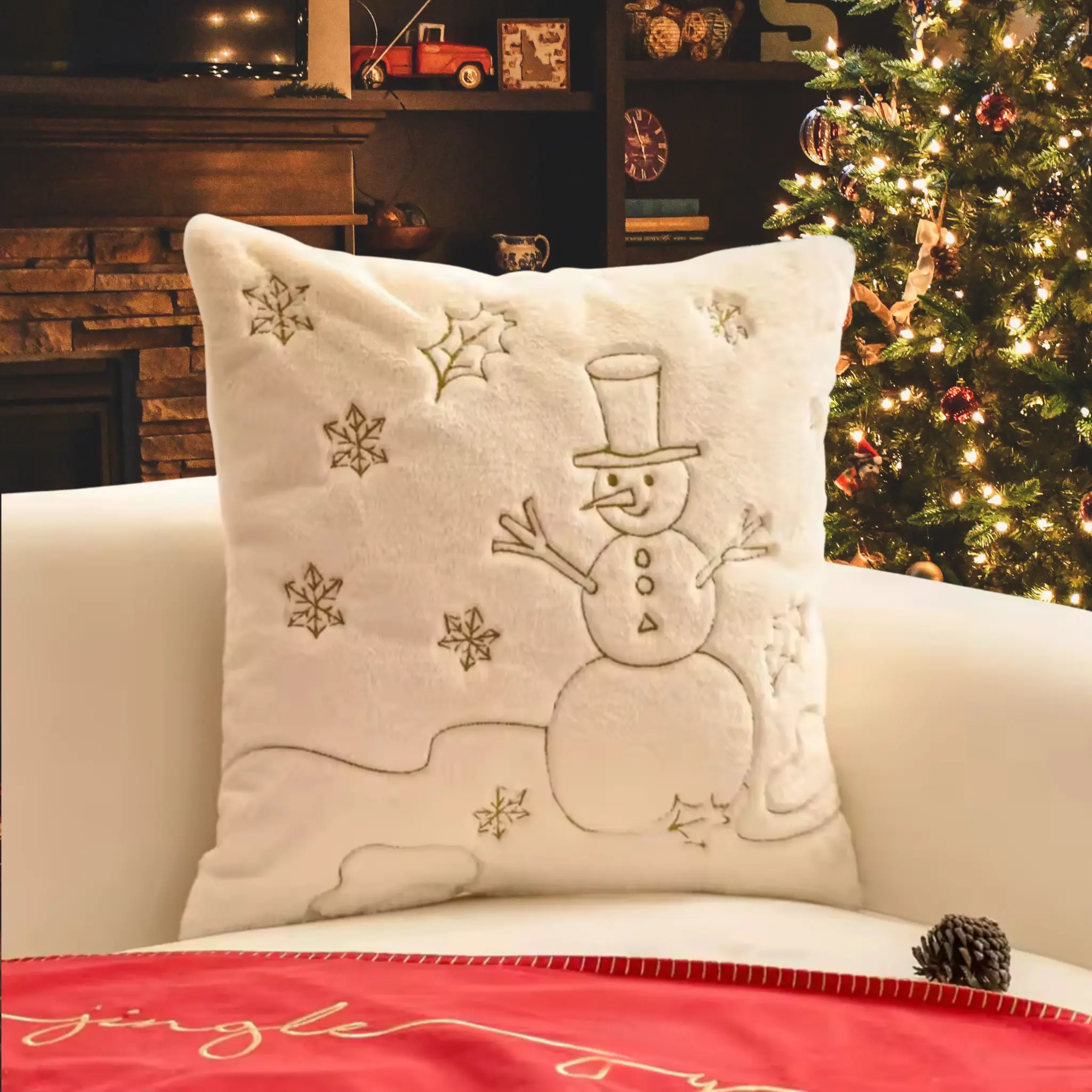 Housse de coussin brodée en peluche Fééries Mancelya