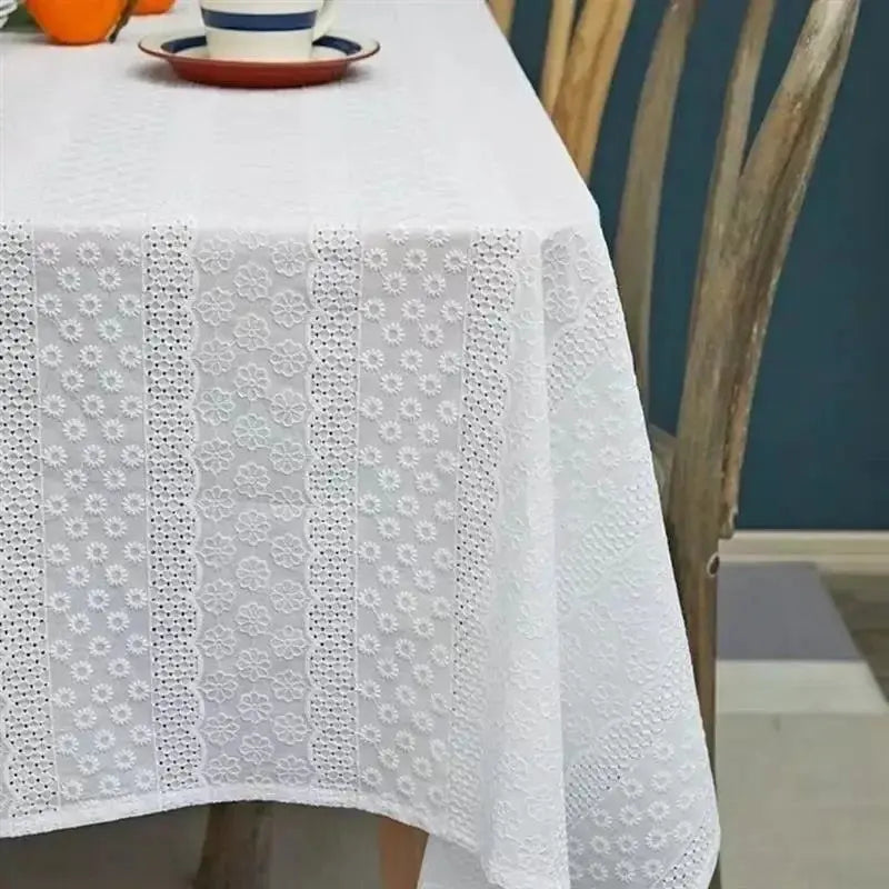 Nappe de table  blanche en dentelle anti-poussière Fééries Mancelya