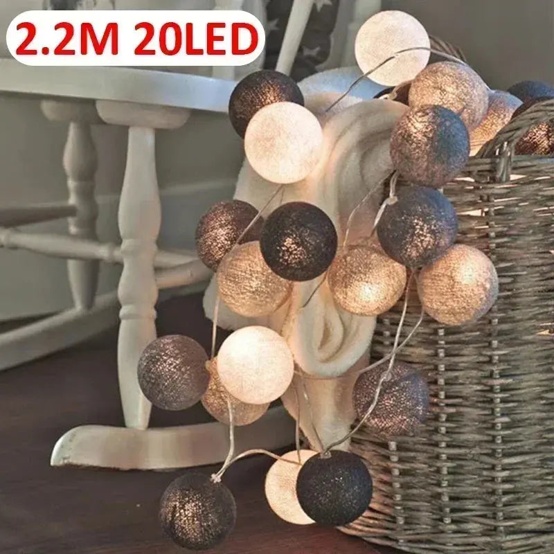 Lanterne de 20 boules en rotin LED de noël Fééries Mancelya
