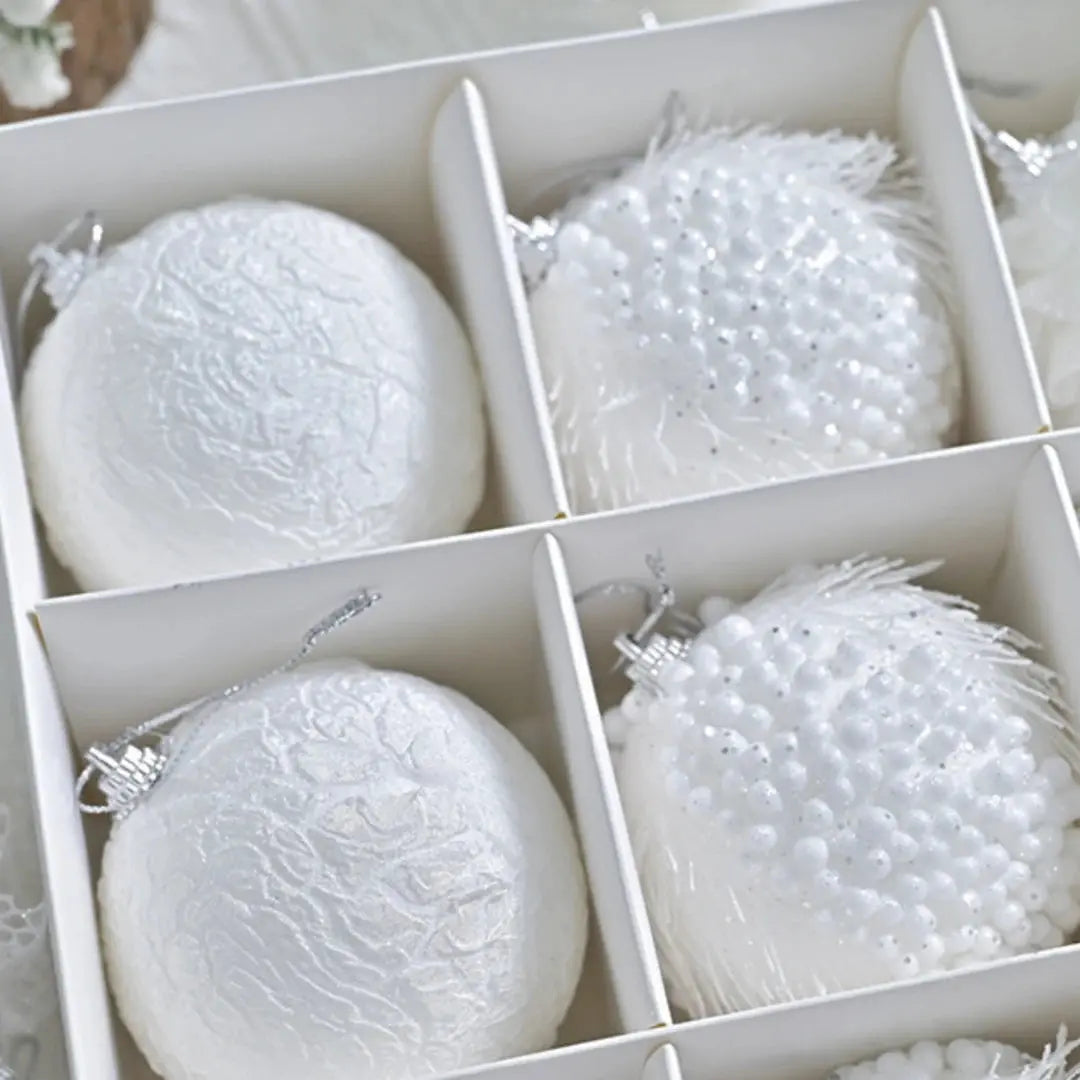 Boules de Noël blanche neige en dentelle (lot de 12) Fééries Mancelya