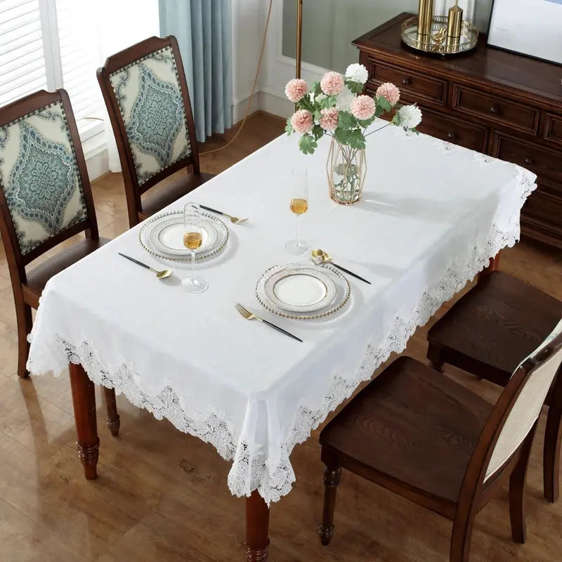 Nappe blanche de table américaine en dentelle brodée florale Fééries Mancelya