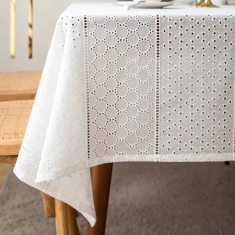 Nappe de table  blanche en dentelle anti-poussière Fééries Mancelya
