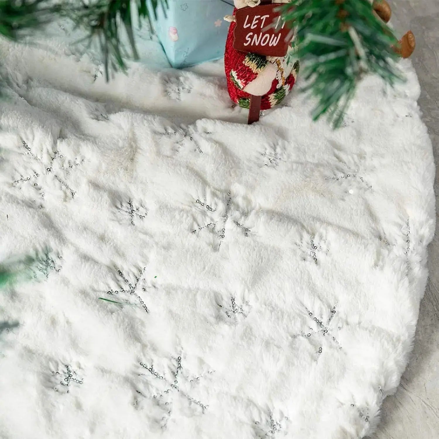 Jupe d'arbre de noël blanche en peluche, motifs flocons de neige Fééries Mancelya
